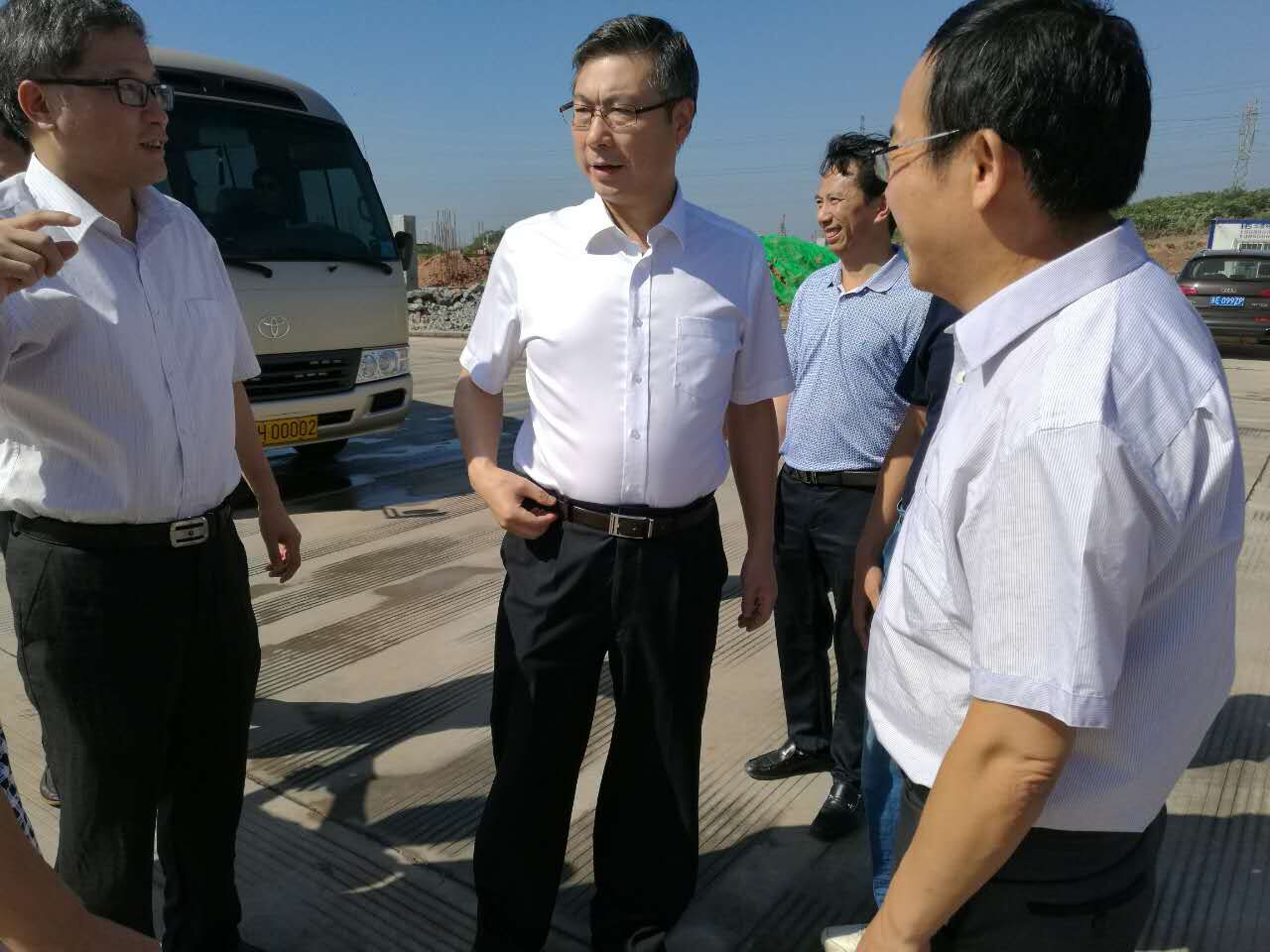 2016年8月12日安慶市市長(zhǎng)陳冰冰同志在高新區(qū)管委會(huì)工作人